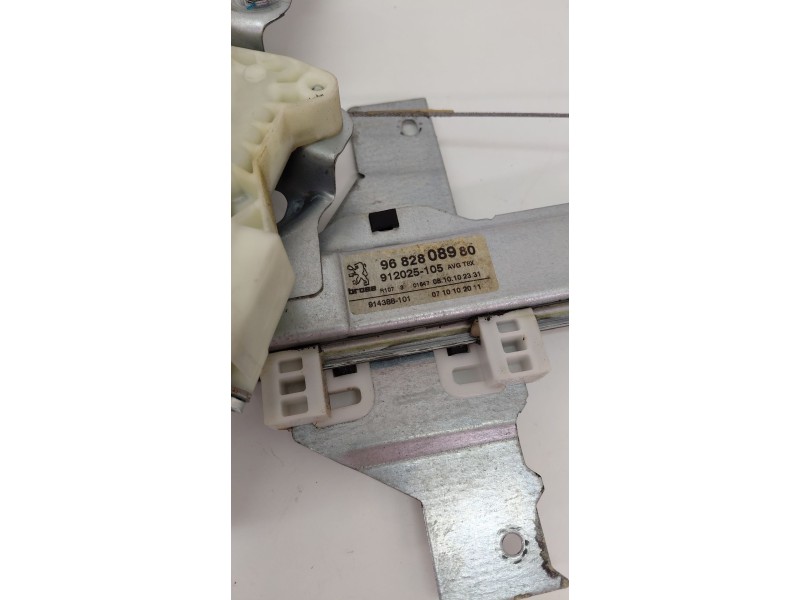 Recambio de elevalunas delantero izquierdo para peugeot 5008 (0u_, 0e_) 1.6 hdi referencia OEM IAM 9682808980  