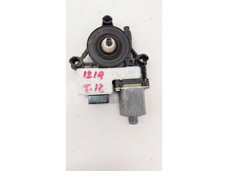 Recambio de motor elevalunas trasero izquierdo para volkswagen golf vii lim. 2.0 tdi referencia OEM IAM 0130822725  
							