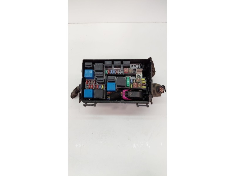 Recambio de caja reles / fusibles para opel meriva b monospace (s10) 1.3 cdti (75) referencia OEM IAM 13246915  