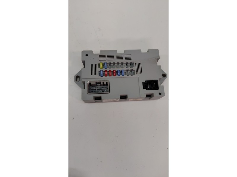 Recambio de caja reles / fusibles para jaguar xe 2.0 diesel cat referencia OEM IAM CPLA14Q073AA  