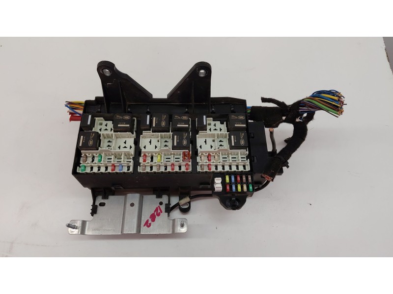 Recambio de caja reles / fusibles para jaguar xe 2.0 diesel cat referencia OEM IAM GX7314C445AA  