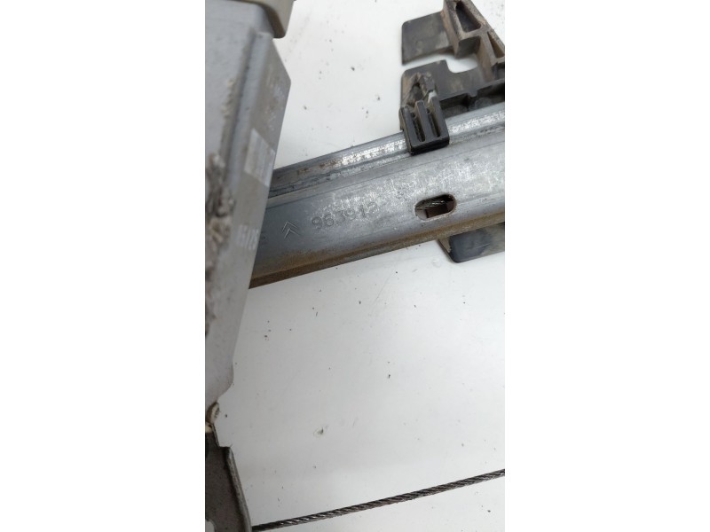 Recambio de elevalunas delantero derecho para citroën c3 i (fc_, fn_) 1.1 i referencia OEM IAM 963912  