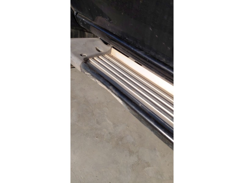 Recambio de estribo para nissan pick up (d22) 2.5 dci 4wd referencia OEM IAM   