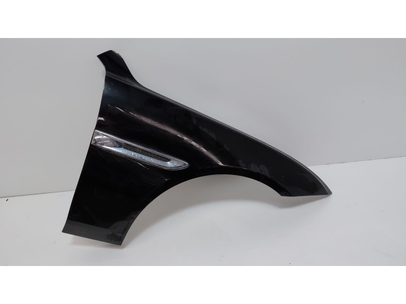 Recambio de aleta delantera derecha para jaguar xe (x760) 2.0 d referencia OEM IAM   