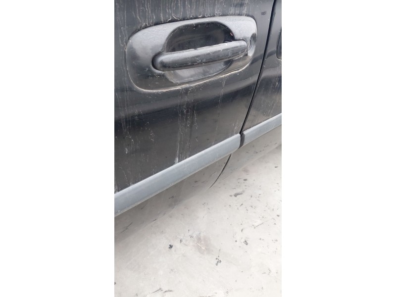 Recambio de puerta delantera izquierda para chrysler voyager iv (rg, rs) 2.5 crd referencia OEM IAM   
							