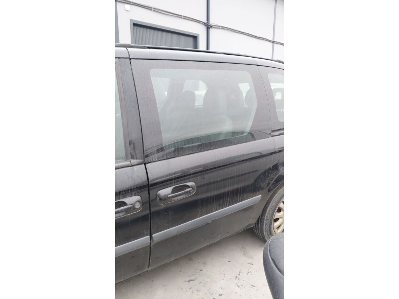 Recambio de puerta trasera izquierda para chrysler voyager iv (rg, rs) 2.5 crd referencia OEM IAM   
							