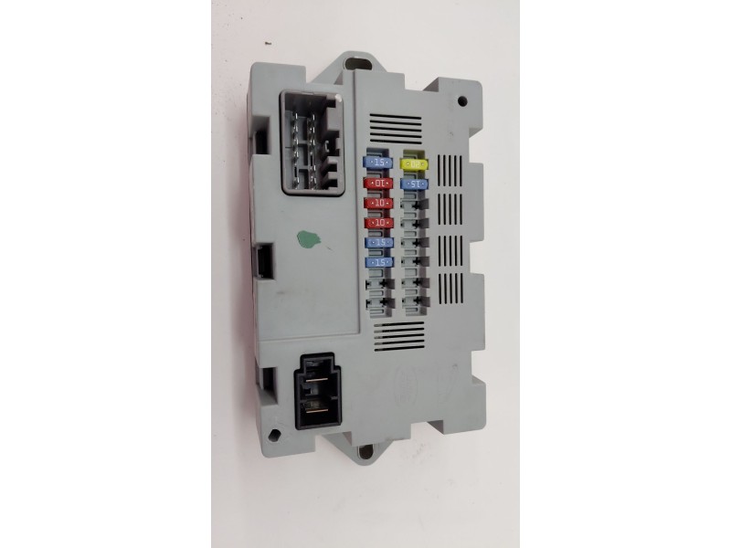 Recambio de caja reles / fusibles para jaguar xe (x760) 2.0 d referencia OEM IAM CPLA14Q073AA  