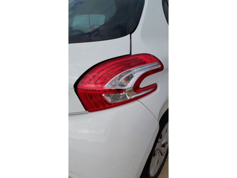 Recambio de piloto trasero derecho para peugeot 208 i (ca_, cc_) 1.2 vti 82 referencia OEM IAM   
							