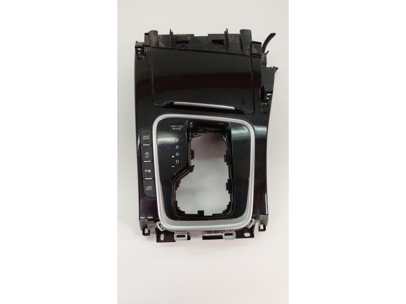 Recambio de consola central para kia xceed (cd) 1.5 t-gdi mhev referencia OEM IAM 84652J7AA0  
							