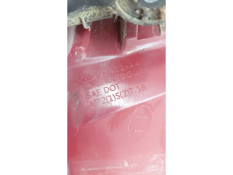 Recambio de piloto trasero derecho para kia carens iv 1.7 crdi referencia OEM IAM 92402A4  
							