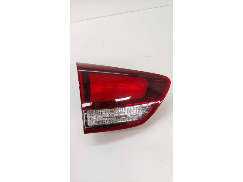 Recambio de piloto trasero izquierdo interior para kia carens iv 1.7 crdi referencia OEM IAM 92403A4  
							