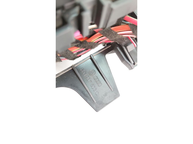 Recambio de caja reles / fusibles para audi q5 (8r) 3.0 tdi 245 cv referencia OEM IAM 8K1937503C  
							