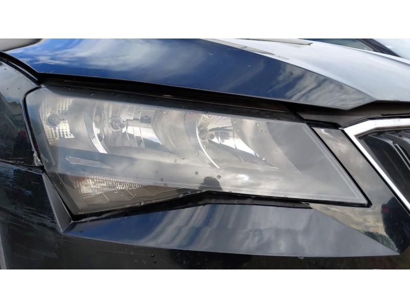 Recambio de faro derecho para skoda superb iii (3v3) 2.0 tdi referencia OEM IAM    Recambio de faro derecho para skoda superb iii (3v3) 2.0 tdi referencia OEM IAM