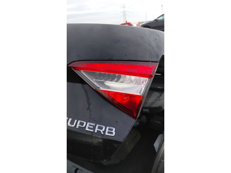 Recambio de piloto trasero derecho interior para skoda superb iii (3v3) 2.0 tdi referencia OEM IAM    Recambio de piloto trasero derecho interior para skoda superb iii (3v3) 2.0 tdi referencia OEM IAM