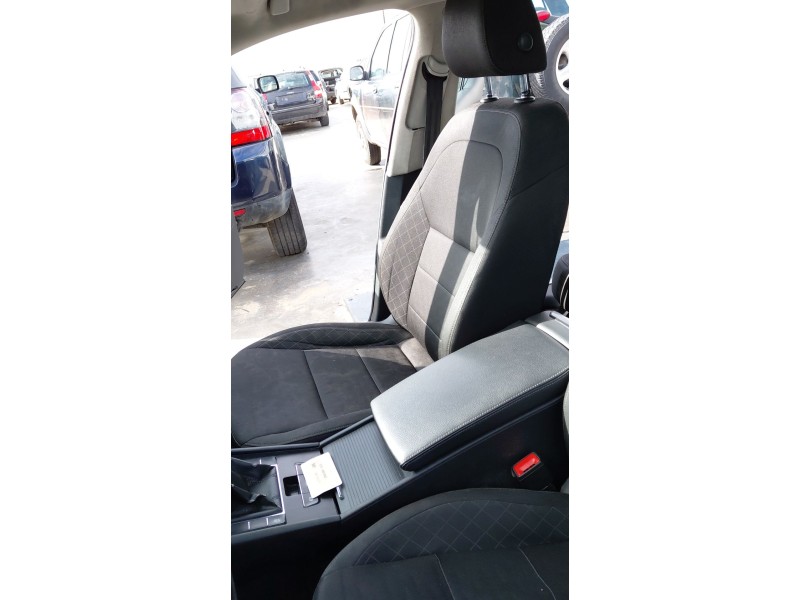 Recambio de asiento delantero derecho para skoda superb iii (3v3) 2.0 tdi referencia OEM IAM    Recambio de asiento delantero derecho para skoda superb iii (3v3) 2.0 tdi referencia OEM IAM