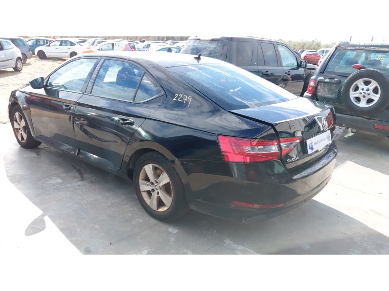 Recambio de cerradura puerta trasera izquierda para skoda superb iii (3v3) 2.0 tdi referencia OEM IAM    Recambio de cerradura puerta trasera izquierda para skoda superb iii (3v3) 2.0 tdi referencia OEM IAM
