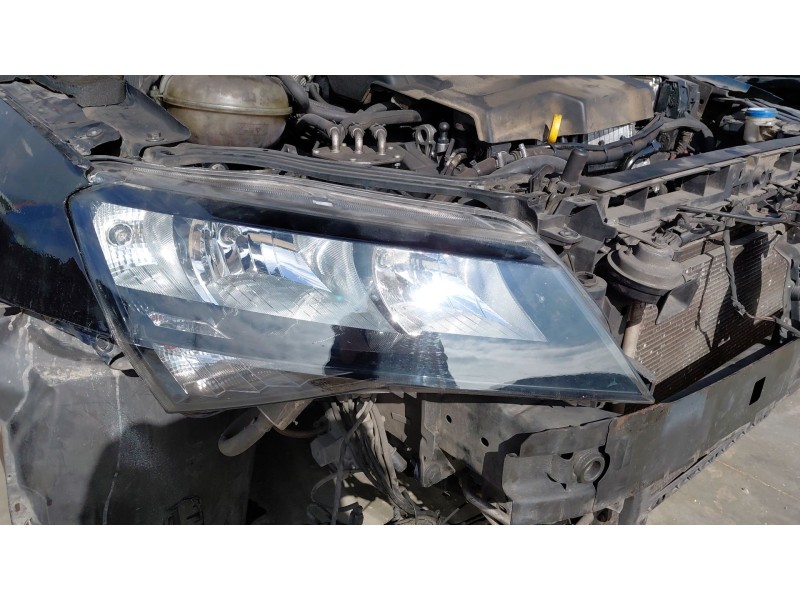 Recambio de faro derecho para skoda superb iii (3v3) 2.0 tdi referencia OEM IAM    Recambio de faro derecho para skoda superb iii (3v3) 2.0 tdi referencia OEM IAM