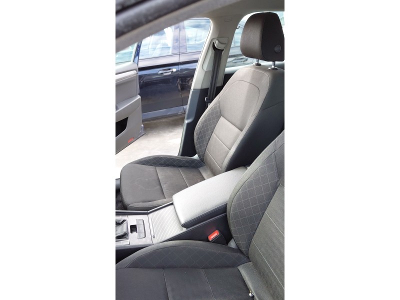Recambio de asiento delantero derecho para skoda superb iii (3v3) 2.0 tdi referencia OEM IAM    Recambio de asiento delantero derecho para skoda superb iii (3v3) 2.0 tdi referencia OEM IAM