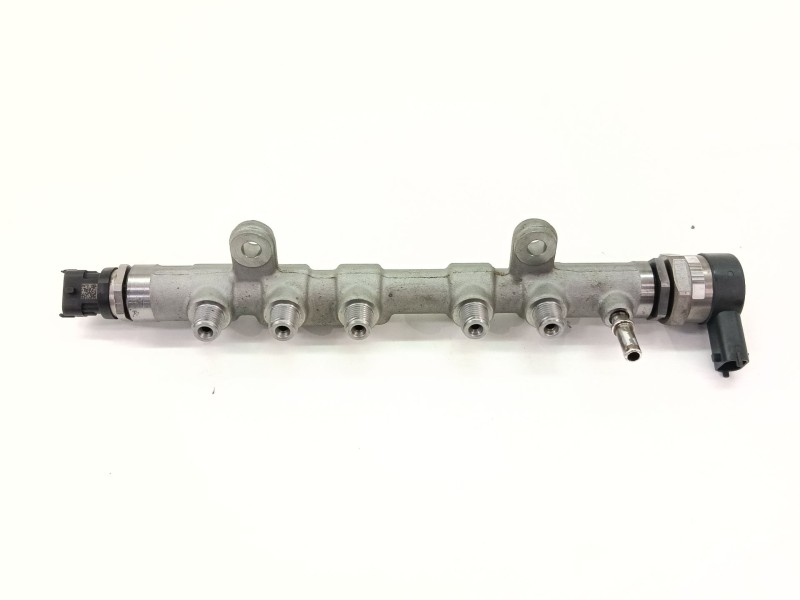 Recambio de rampa inyectora para jaguar xe (x760) 2.0 d referencia OEM IAM 0445214332  
							