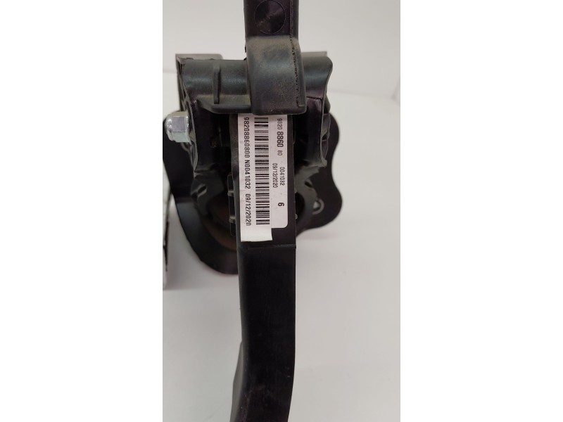 Recambio de pedal embrague para citroën c4 grand picasso 1.2 thp 130 cv referencia OEM IAM 9820886080  
							