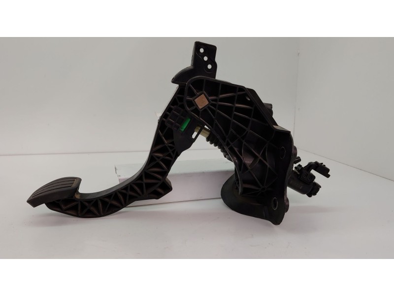 Recambio de pedal embrague para citroën c4 grand picasso 1.2 thp 130 cv referencia OEM IAM 9820886080  
							