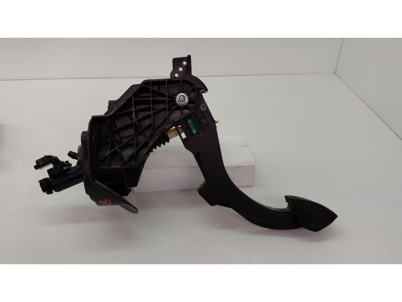 Recambio de pedal embrague para citroën c4 grand picasso 1.2 thp 130 cv referencia OEM IAM 9820886080  
							