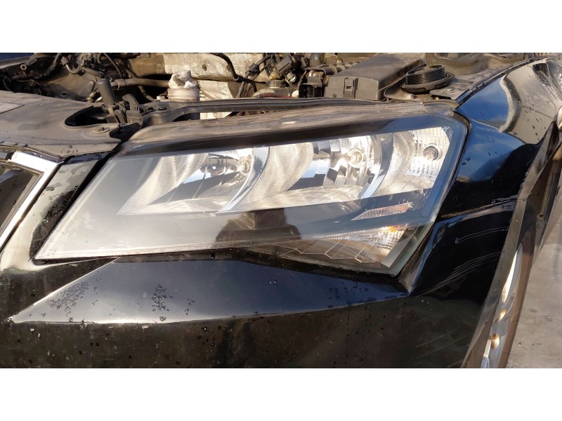 Recambio de faro izquierdo para skoda superb iii (3v3) 2.0 tdi referencia OEM IAM   
							