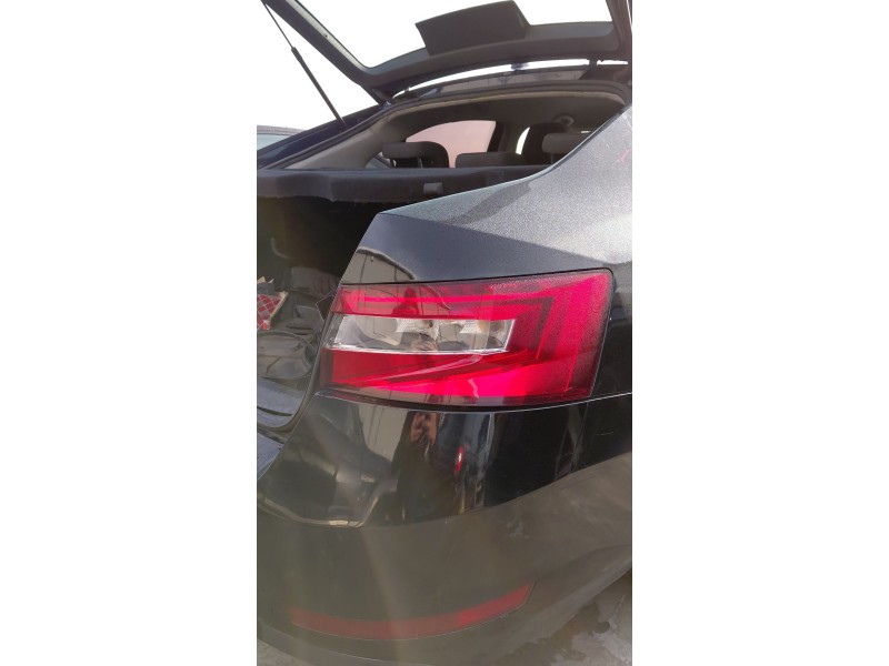 Recambio de piloto trasero derecho para skoda superb iii (3v3) 2.0 tdi referencia OEM IAM   
							