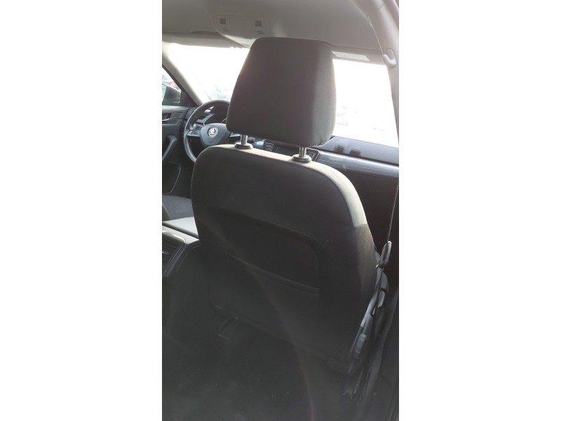 Recambio de asiento delantero derecho para skoda superb iii (3v3) 2.0 tdi referencia OEM IAM   