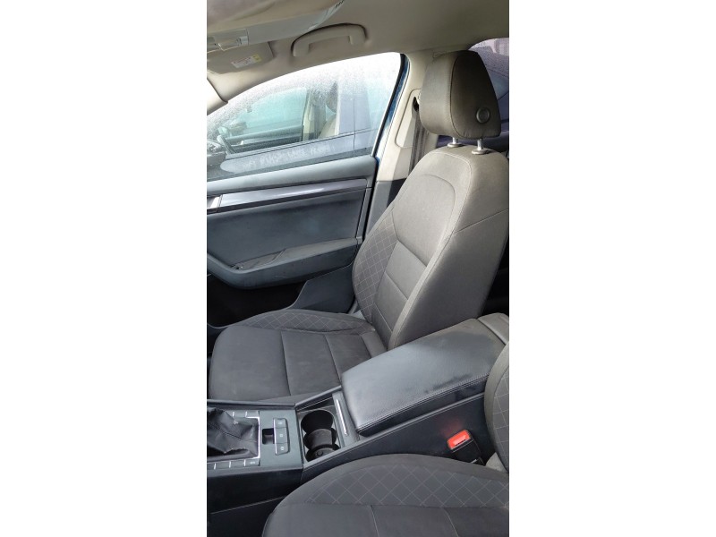 Recambio de asiento delantero derecho para skoda superb iii (3v3) 2.0 tdi referencia OEM IAM   