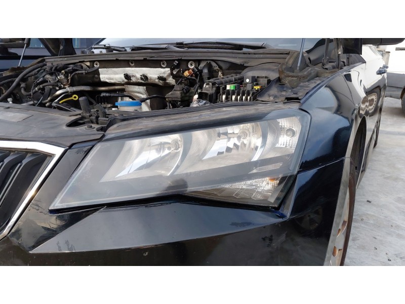 Recambio de faro izquierdo para skoda superb iii (3v3) 2.0 tdi referencia OEM IAM   
							