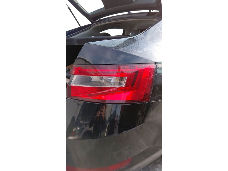 Recambio de piloto trasero derecho para skoda superb iii (3v3) 2.0 tdi referencia OEM IAM   
							