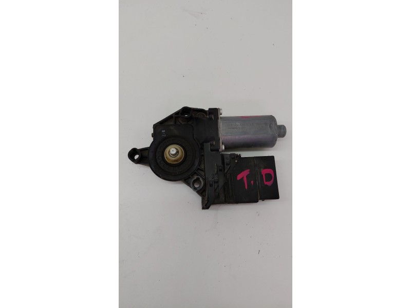 Recambio de motor elevalunas trasero derecho para volkswagen golf vi (5k1) 1.6 tdi dpf referencia OEM IAM   
							