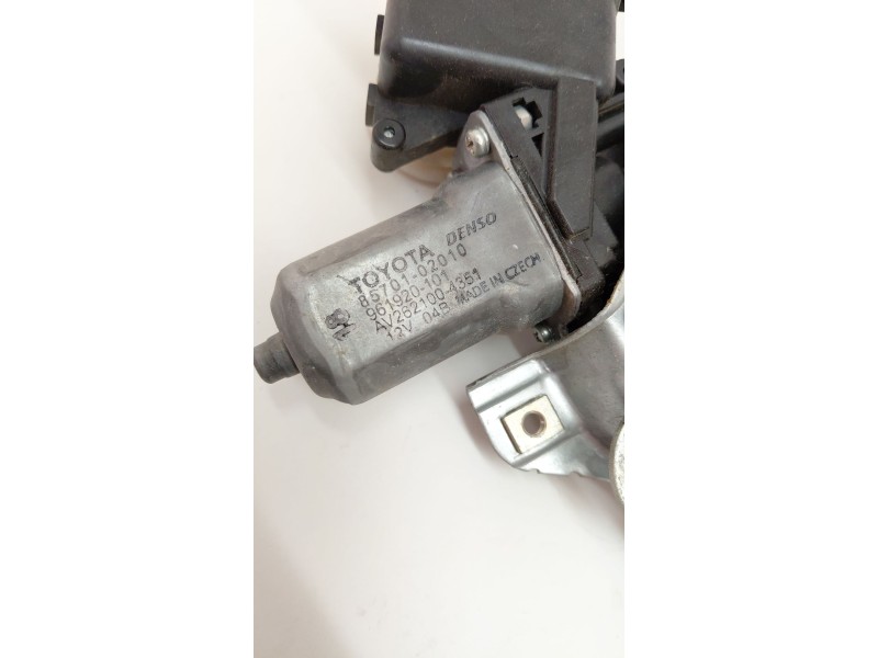 Recambio de elevalunas delantero derecho para toyota auris hybrid business referencia OEM IAM 8570102010  