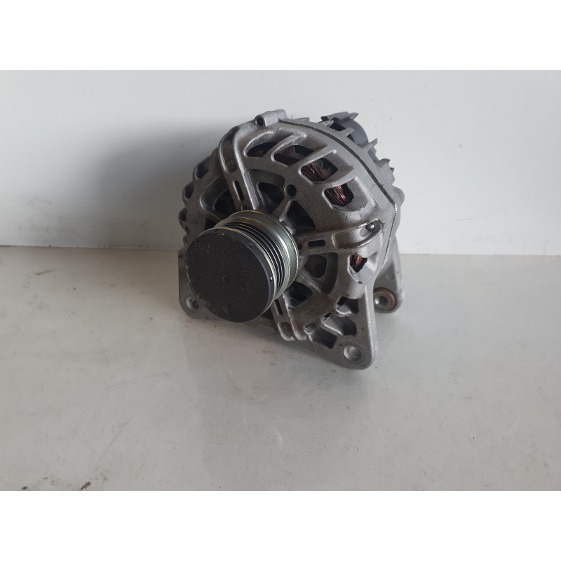 Recambio de alternador para renault clio v 1.0 sce referencia OEM IAM 231007582R  