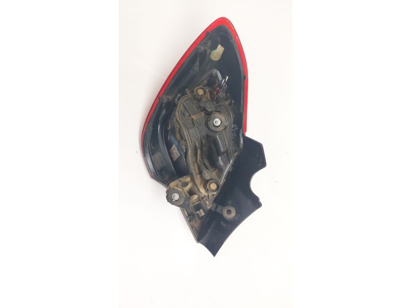 Recambio de piloto trasero derecho para opel corsa e color edition ecoflex referencia OEM IAM 13428456  