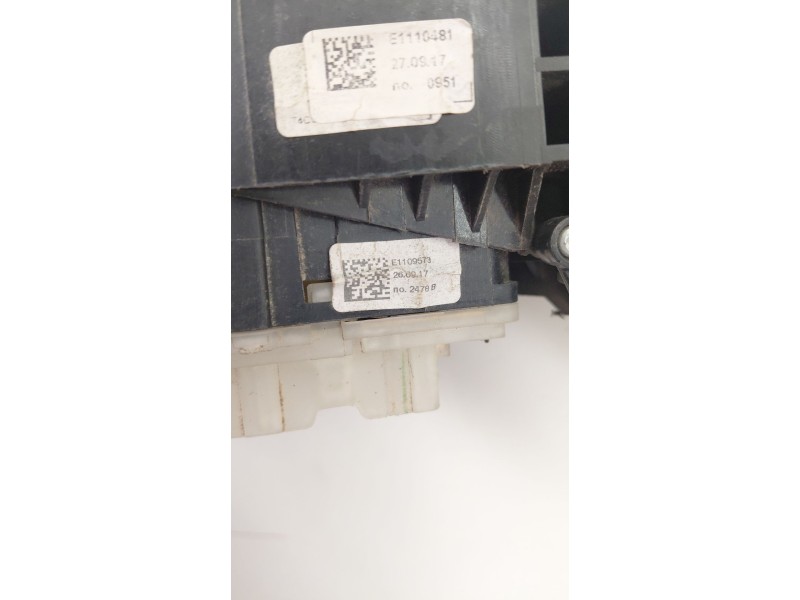 Recambio de mando multifuncion para renault twingo iii limited referencia OEM IAM E1109573  