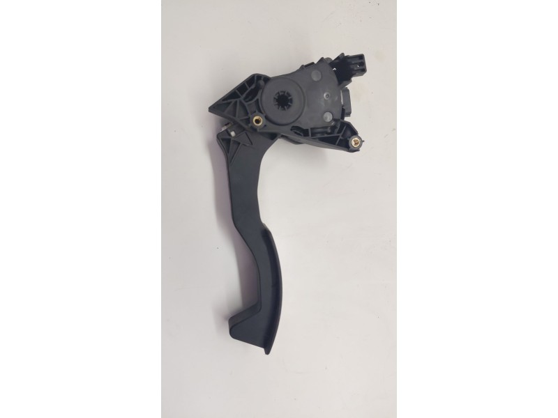 Recambio de pedal acelerador para renault twingo iii limited referencia OEM IAM 180023357R  