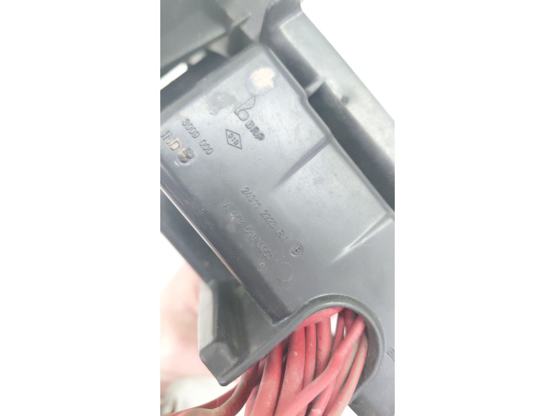 Recambio de caja reles / fusibles para renault twingo iii limited referencia OEM IAM 243112223  
							