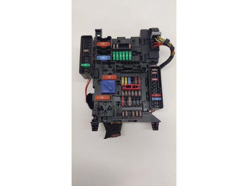 Recambio de caja reles / fusibles para bmw serie 1 lim. (f40) 1.5 12v turbodiesel referencia OEM IAM 61355A0BD89  