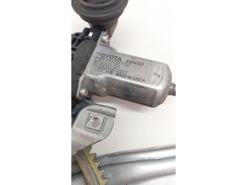 Recambio de elevalunas trasero izquierdo para toyota yaris (_p13_) 1.3 (nsp130_) referencia OEM IAM 857100D100  
							