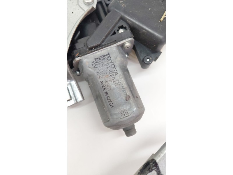 Recambio de elevalunas delantero izquierdo para toyota yaris (_p13_) 1.3 (nsp130_) referencia OEM IAM 8570202020  