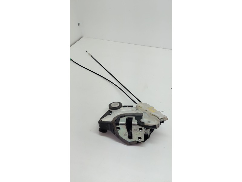 Recambio de cerradura puerta delantera izquierda para toyota yaris (_p13_) 1.3 (nsp130_) referencia OEM IAM T4311140F3  
							