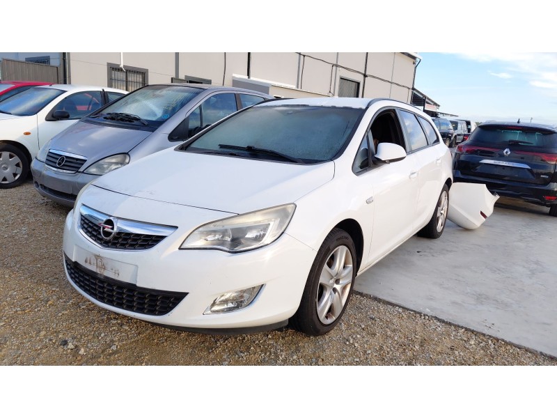 opel astra j sports tourer (p10) del año 2012
							