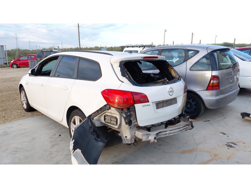 opel astra j sports tourer (p10) del año 2012