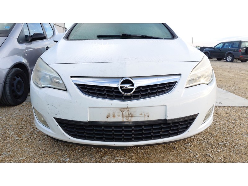Recambio de paragolpes delantero para opel astra j sports tourer (p10) 1.7 cdti (35) referencia OEM IAM   
							