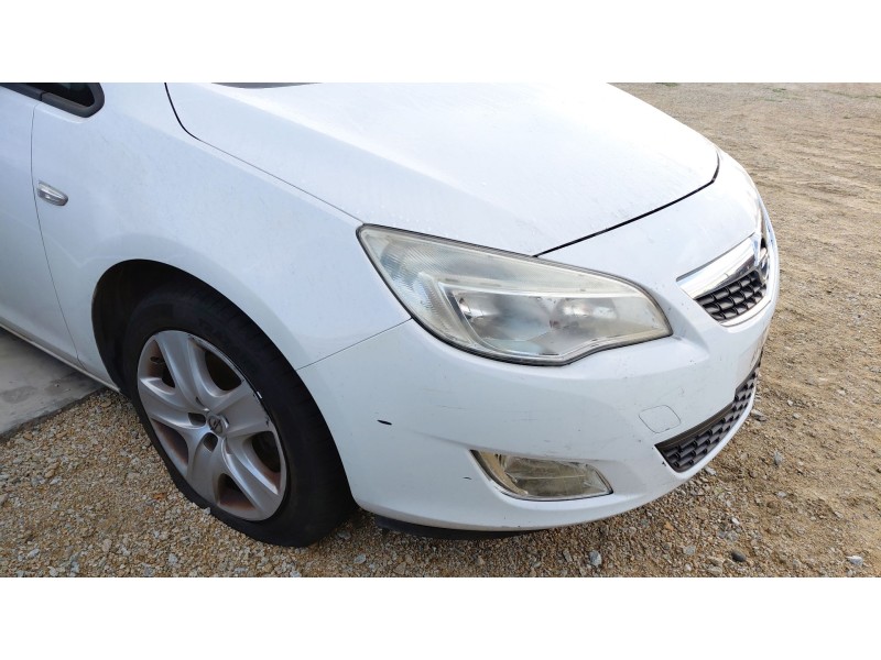 Recambio de paragolpes delantero para opel astra j sports tourer (p10) 1.7 cdti (35) referencia OEM IAM   
							