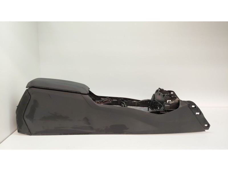 Recambio de apoyabrazos central para bmw serie 1 lim. (f40) 1.5 12v turbodiesel referencia OEM IAM   
							