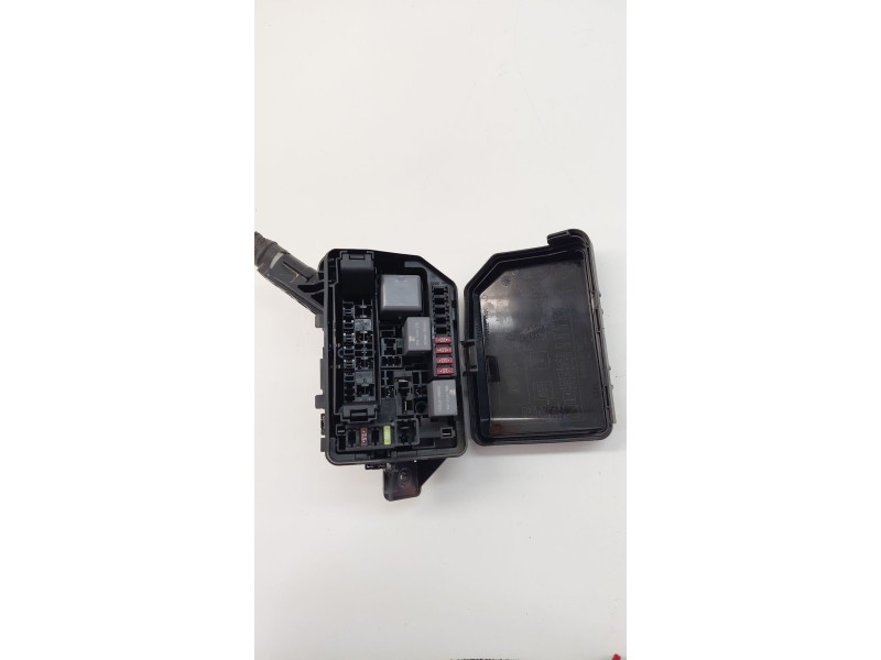 Recambio de caja reles / fusibles para toyota yaris (_p13_) 1.3 (nsp130_) referencia OEM IAM 826620D321  
							