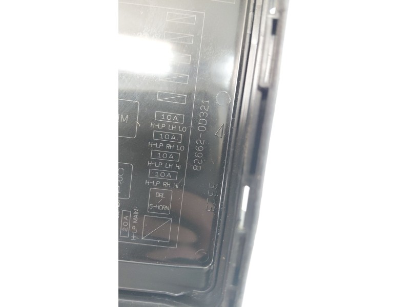 Recambio de caja reles / fusibles para toyota yaris (_p13_) 1.3 (nsp130_) referencia OEM IAM 826620D321  